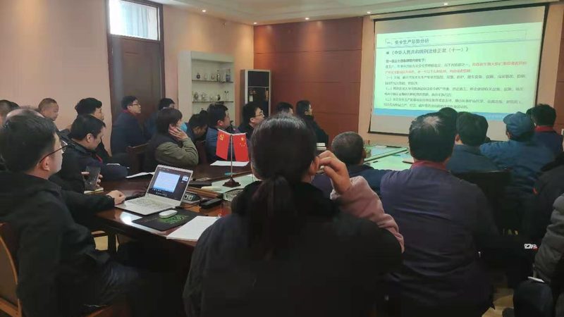 在准备报名证件时，需要注意以下几点：